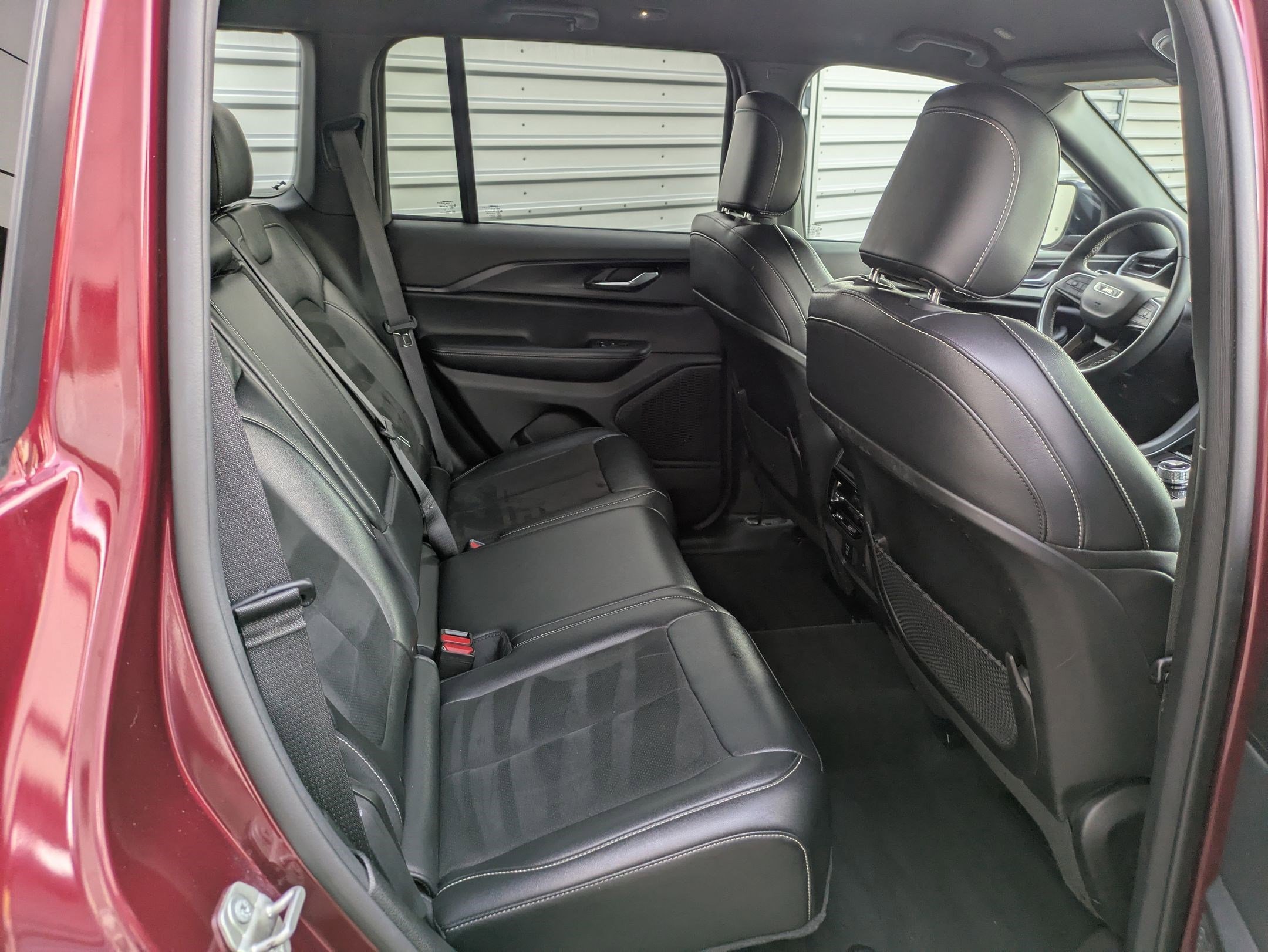 Used 2024 Jeep Grand Cherokee Altitude image 30