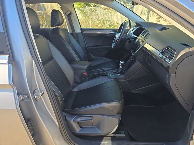 Used 2024 Volkswagen Tiguan SE image 9