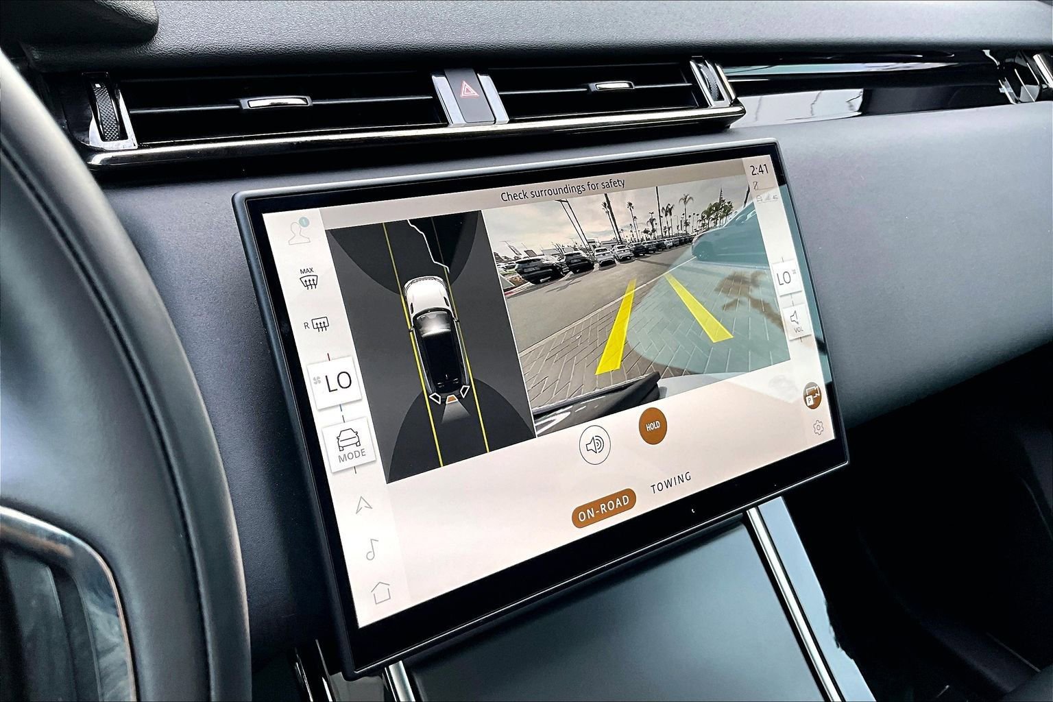 Certified 2025 Land Rover Range Rover Velar Dynamic SE image 21