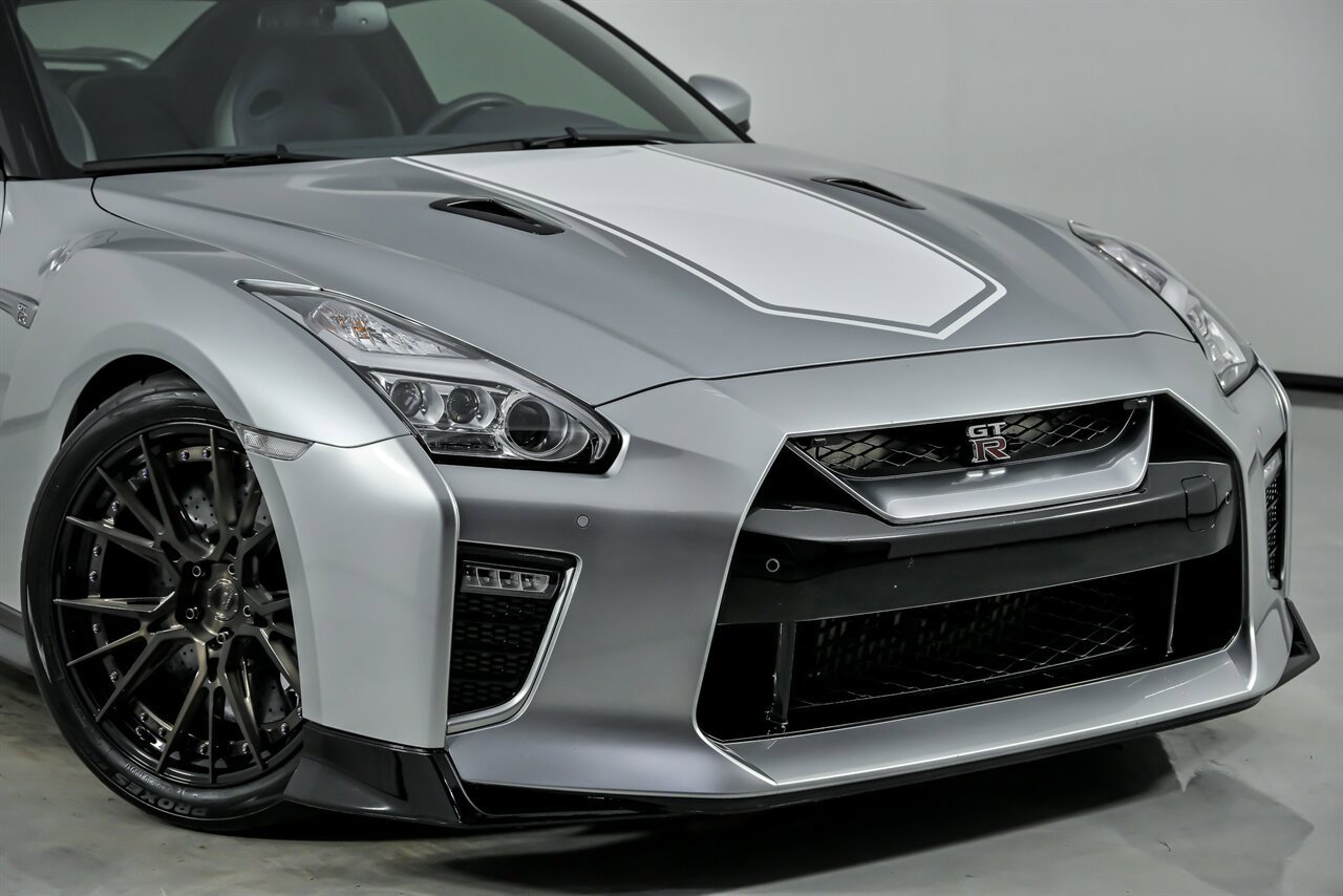 Used 2020 Nissan GT-R Premium image 3