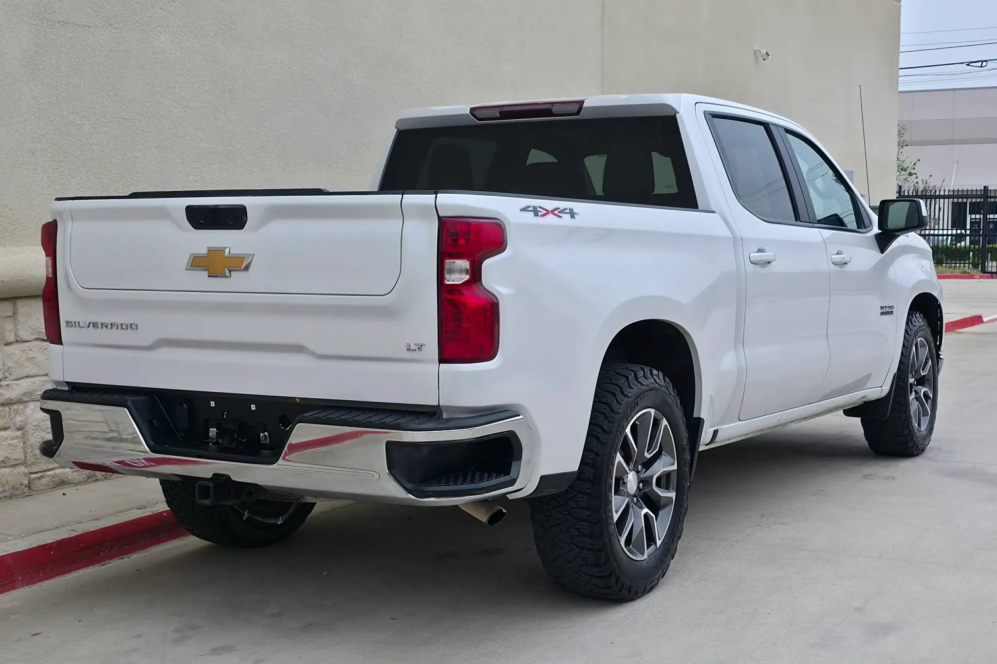 Used 2022 Chevrolet Silverado 1500 LT w/ Texas Edition Plus AWD/4WD image 3