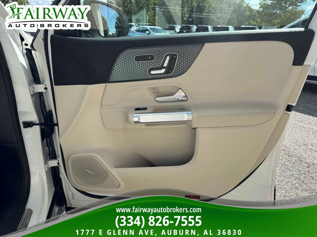 Used 2025 Mercedes-Benz GLB 250 w/ Exclusive Package image 29