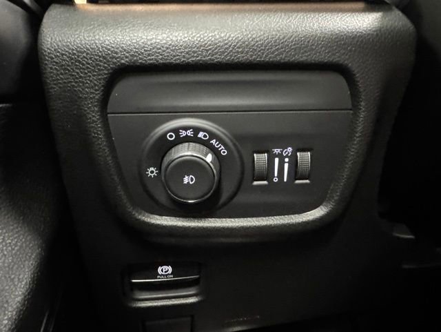 Used 2025 Jeep Grand Cherokee Limited w/ Black Appearance Package AWD/4WD image 41