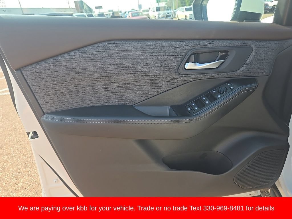 Used 2023 Nissan Rogue SV AWD/4WD image 10