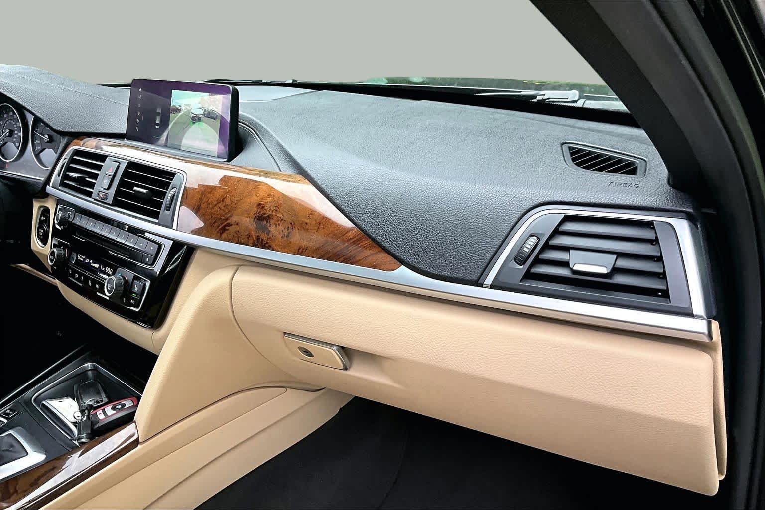 Used 2018 BMW 330i xDrive Sedan AWD/4WD image 18