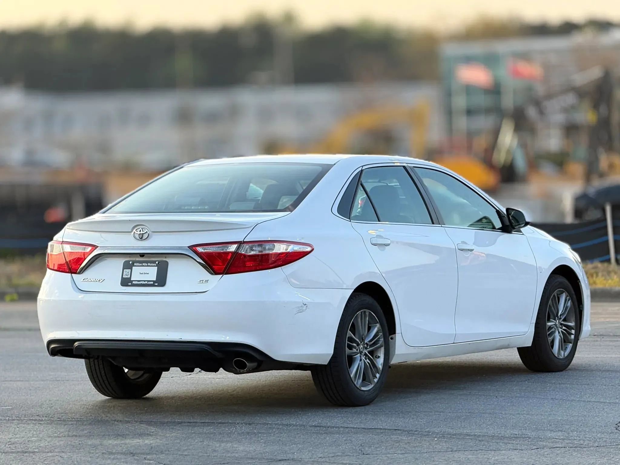 Used 2016 Toyota Camry SE image 9