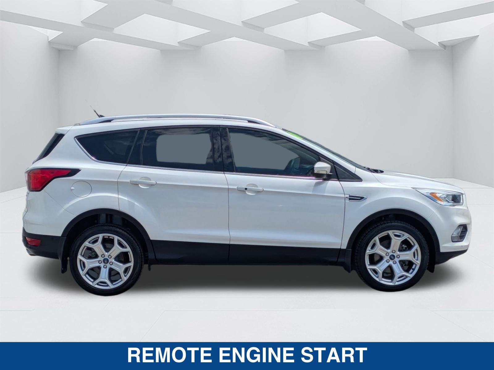Used 2019 Ford Escape Titanium AWD/4WD image 4