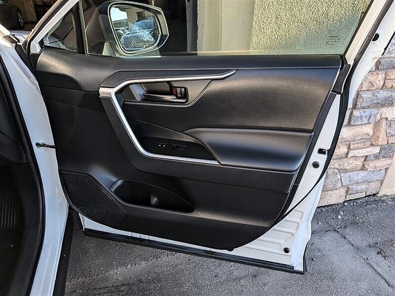 Used 2023 Toyota RAV4 LE AWD/4WD image 30