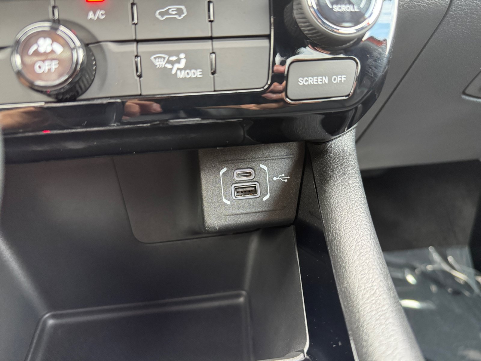 Used 2026 Jeep Compass Latitude AWD/4WD image 21