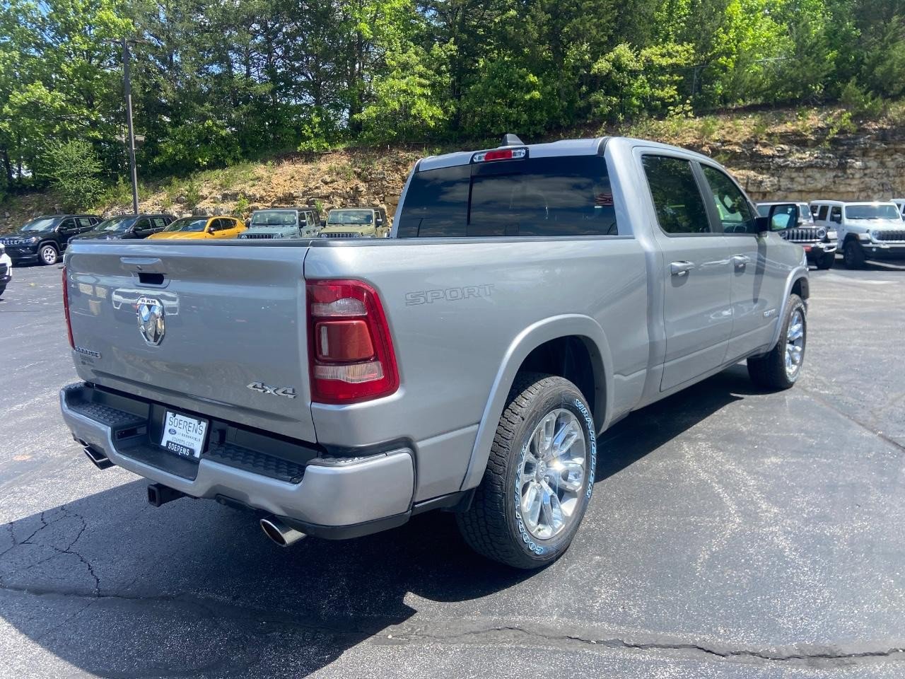 Used 2022 RAM 1500 Laramie w/ Sport Appearance Package AWD/4WD image 7
