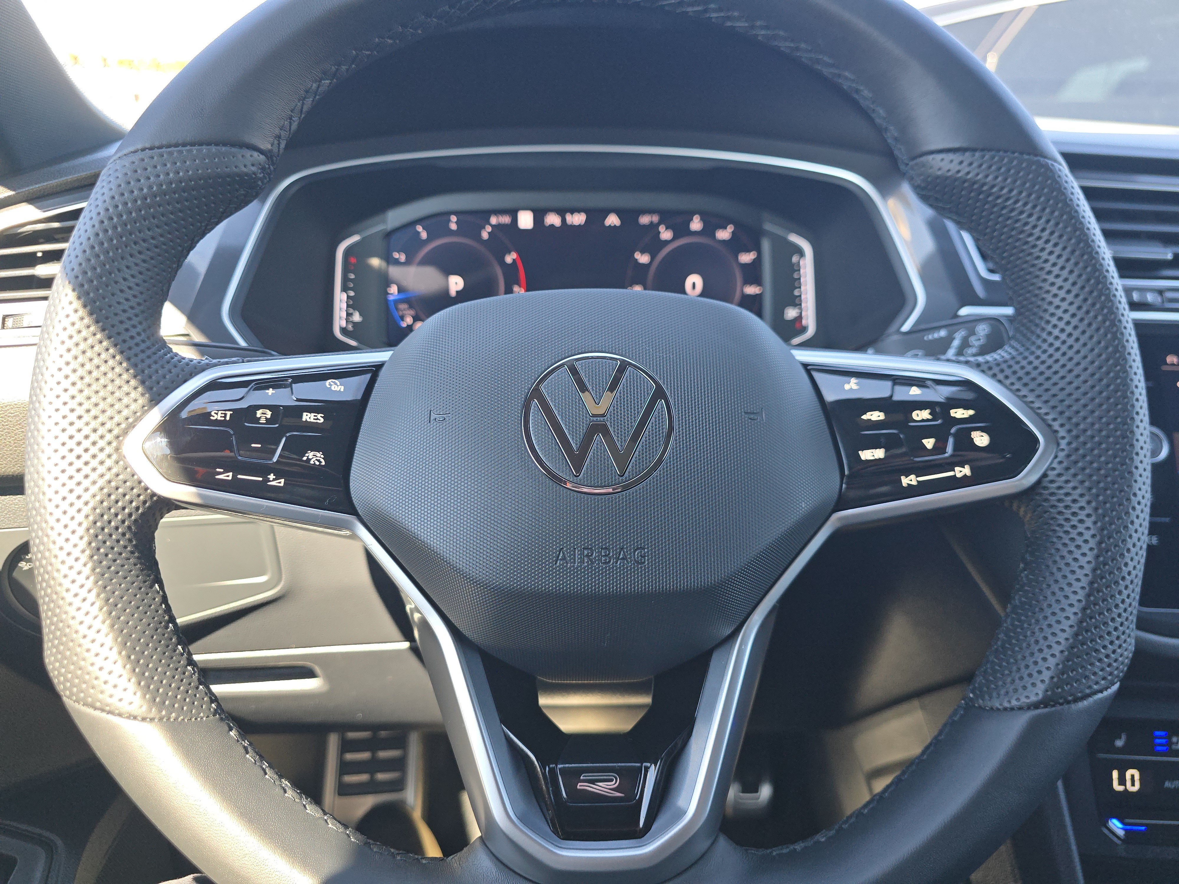 Certified 2024 Volkswagen Tiguan SEL R-Line AWD/4WD image 25