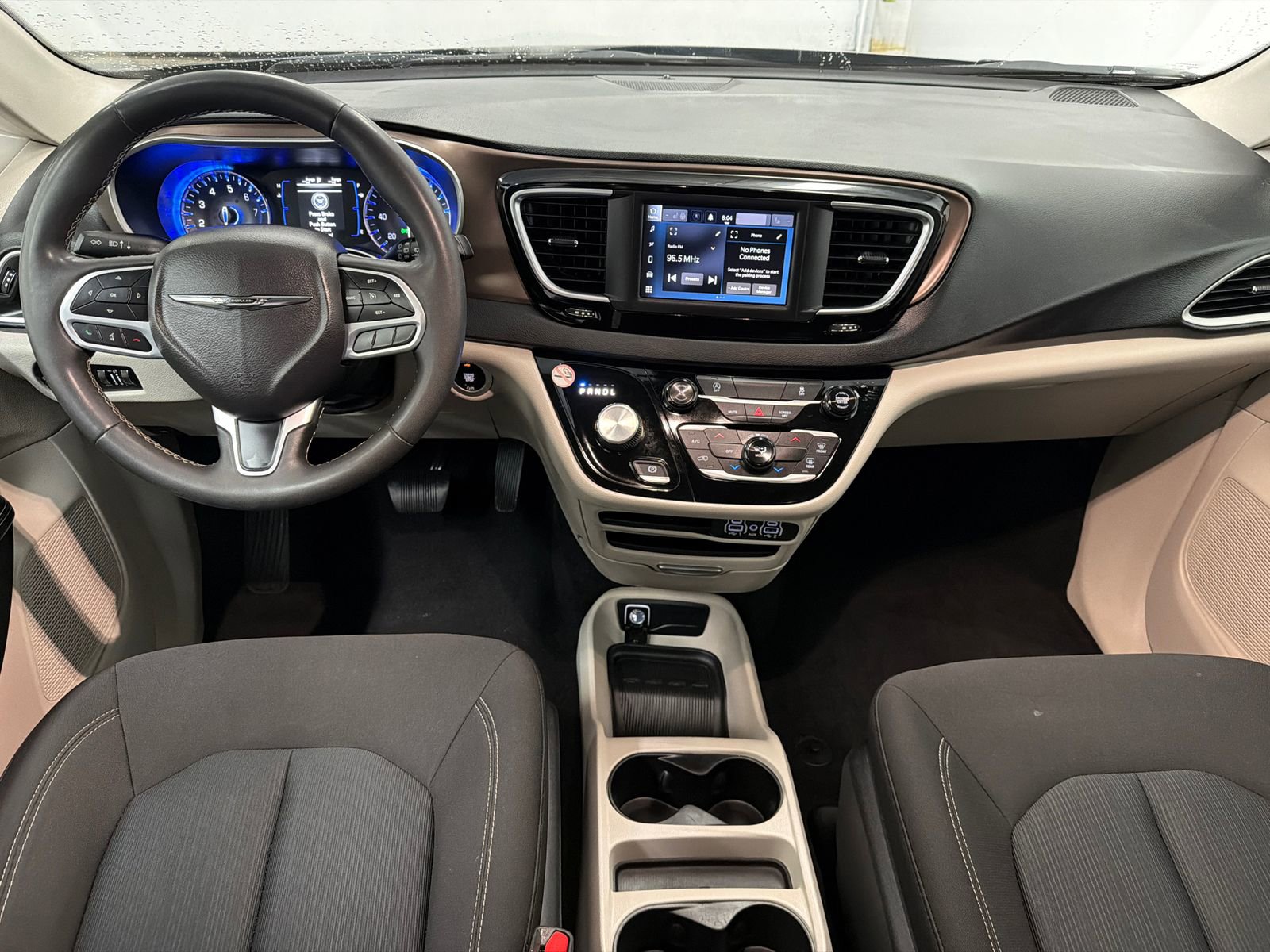 Used 2022 Chrysler Voyager LX FWD image 17