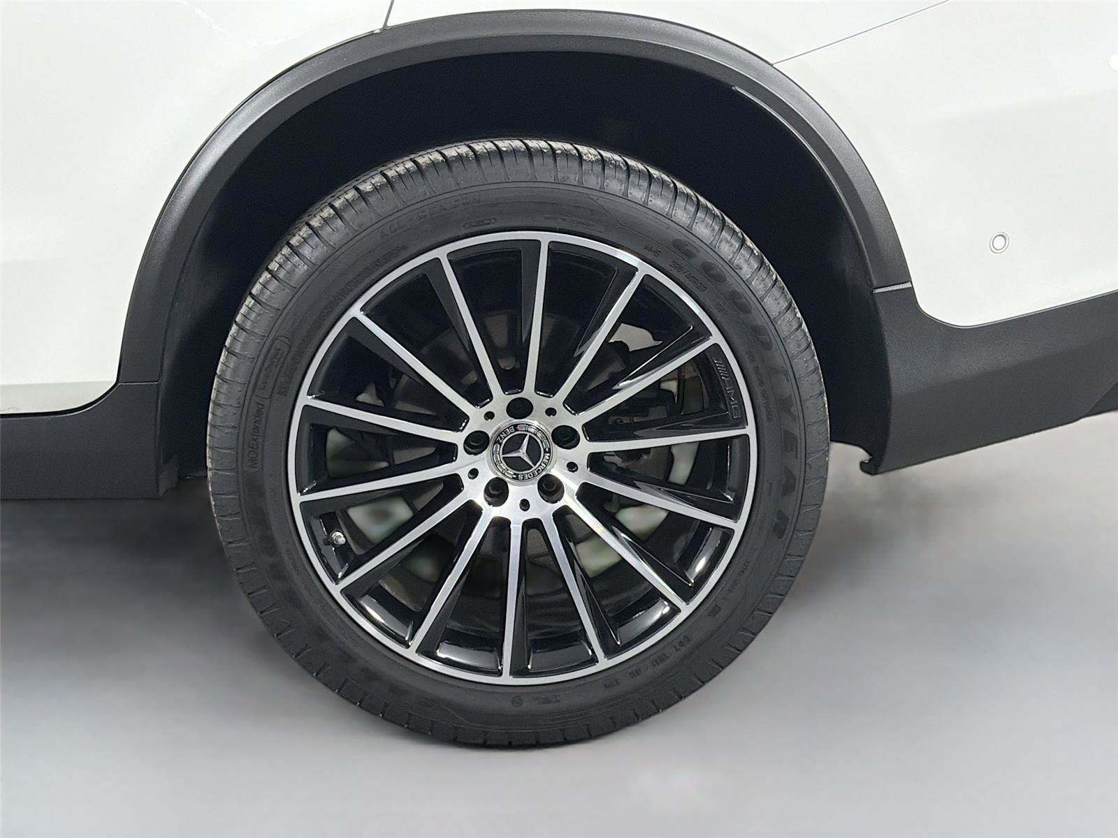 Used 2022 Mercedes-Benz GLC 300 4MATIC Coupe image 26