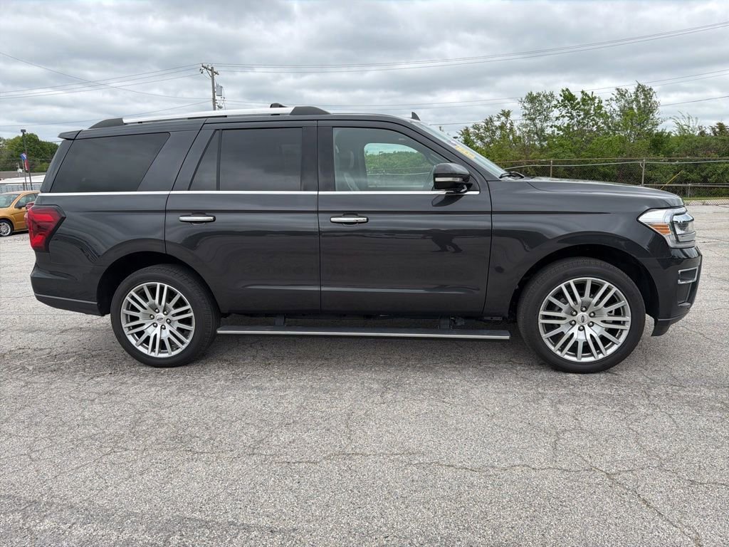 Used 2024 Ford Expedition Limited AWD/4WD image 4