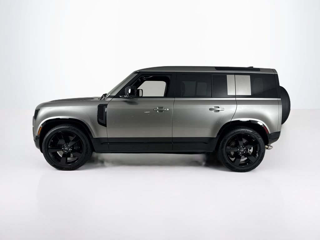 Used 2025 Land Rover Defender 110 X-Dynamic SE AWD/4WD image 2