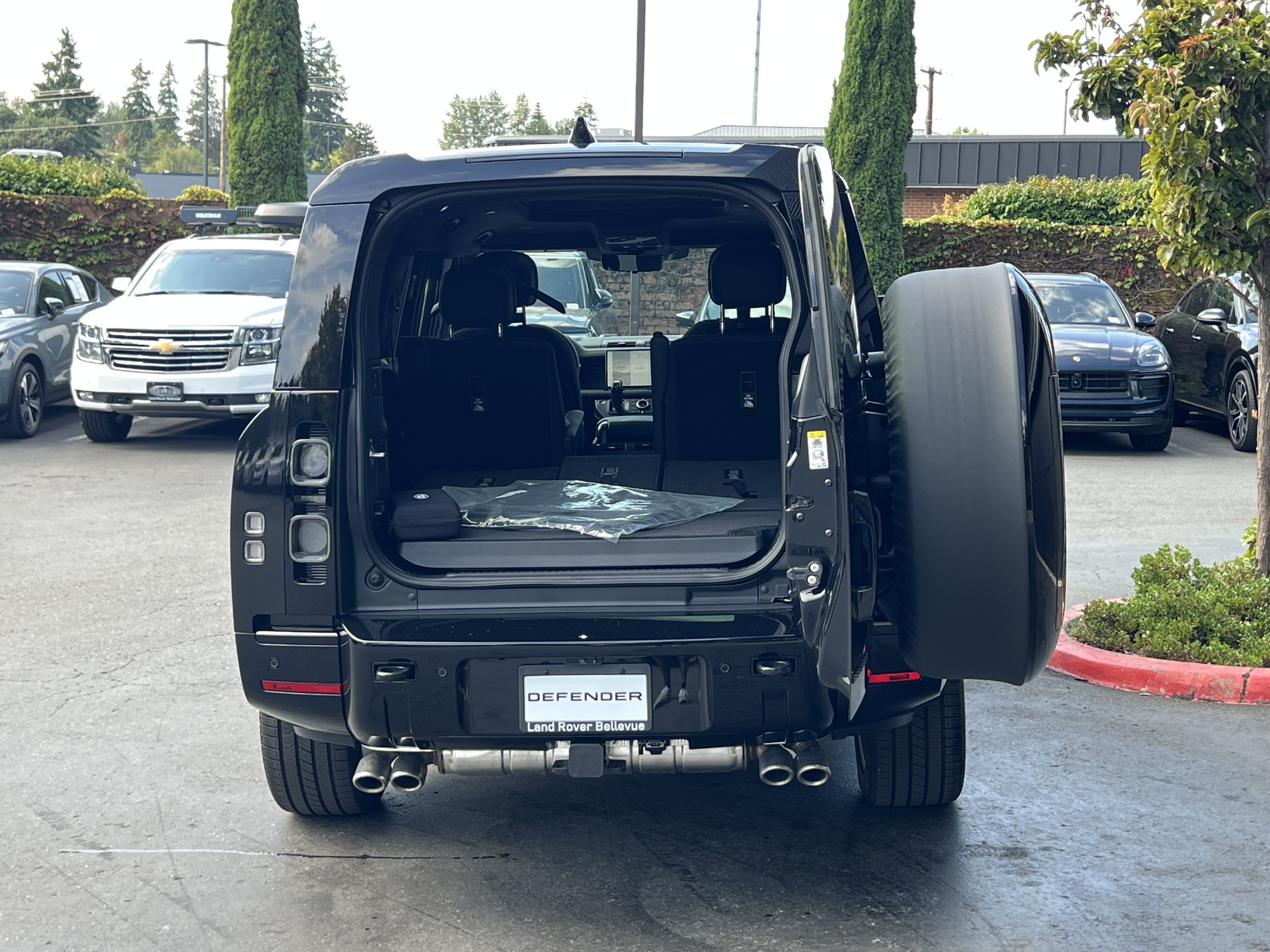 New 2025 Land Rover Defender 130 V8 AWD/4WD image 15