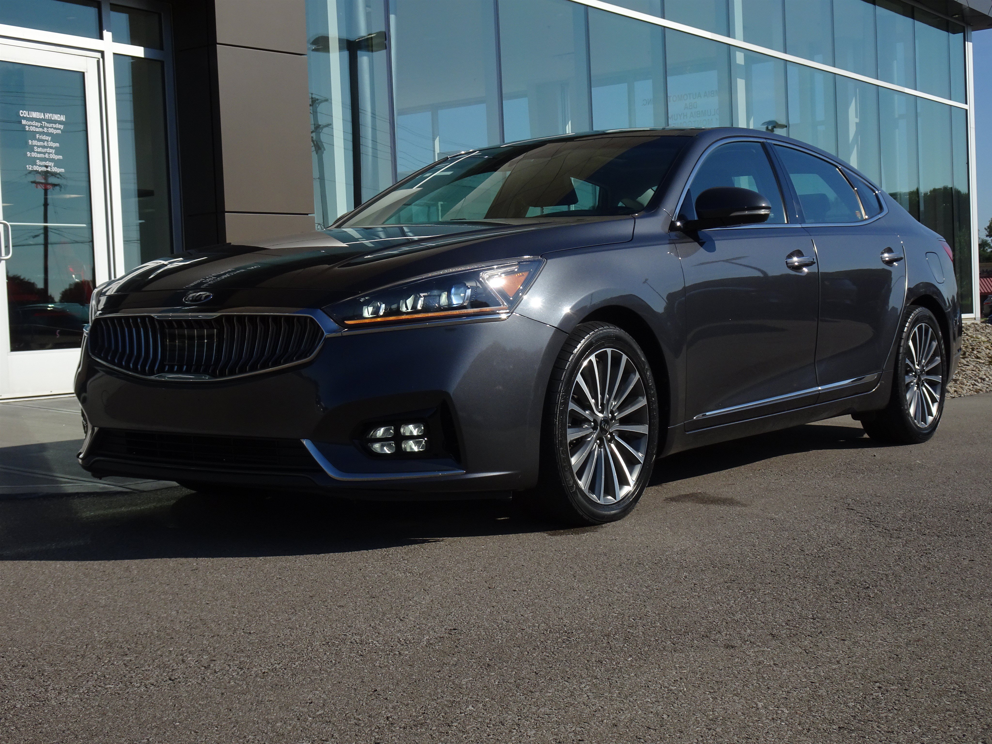 Used 2017 Kia Cadenza Technology