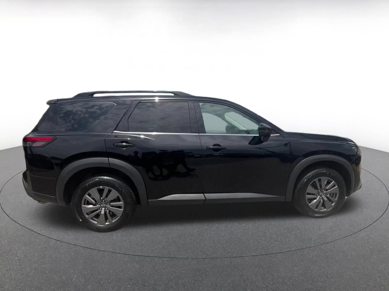 Used 2025 Nissan Pathfinder SV AWD/4WD image 16