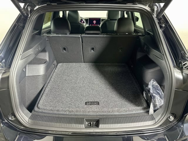 Certified 2025 Volkswagen Tiguan SE R-Line AWD/4WD image 26