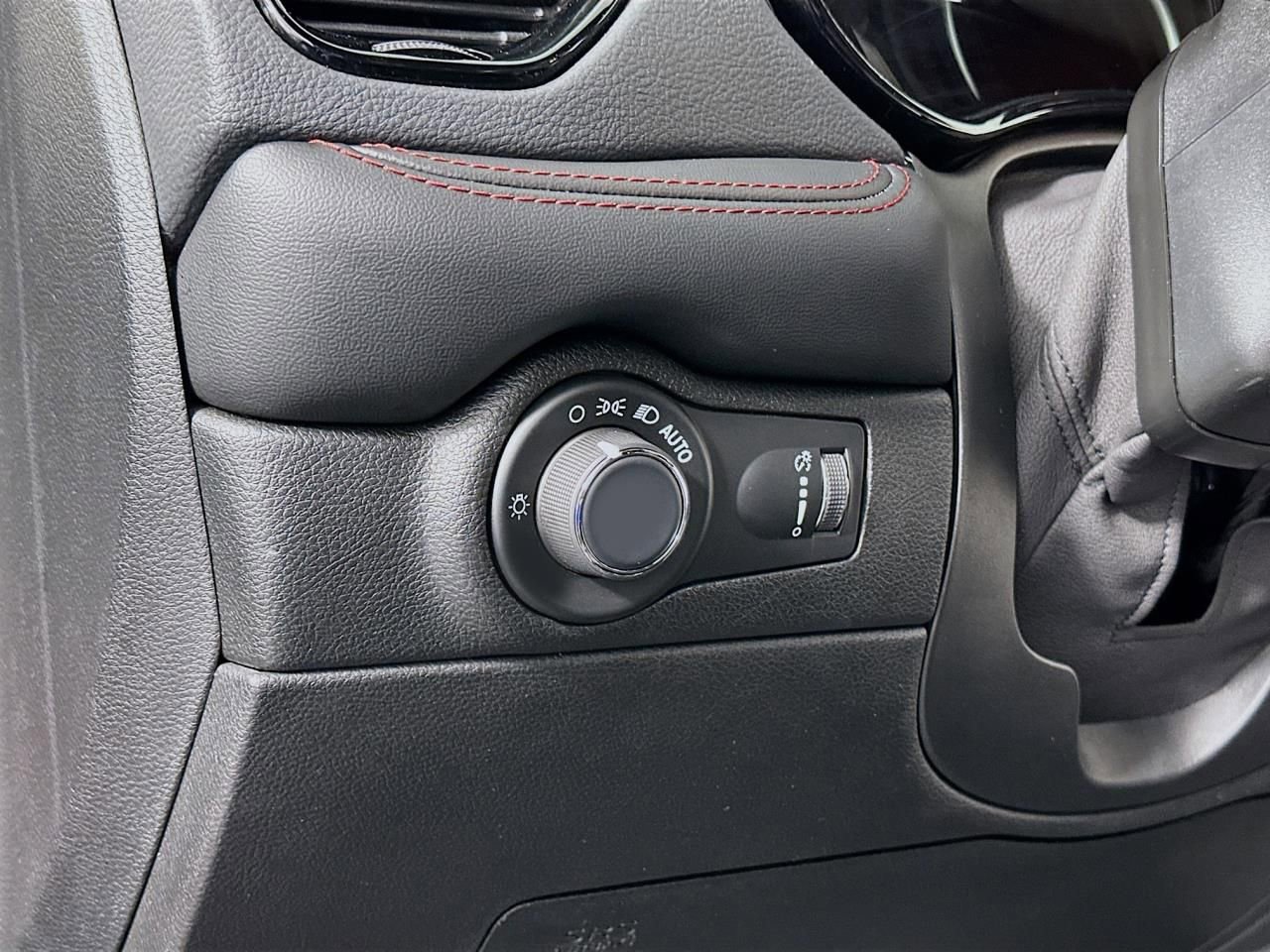 Used 2025 Dodge Durango GT image 28