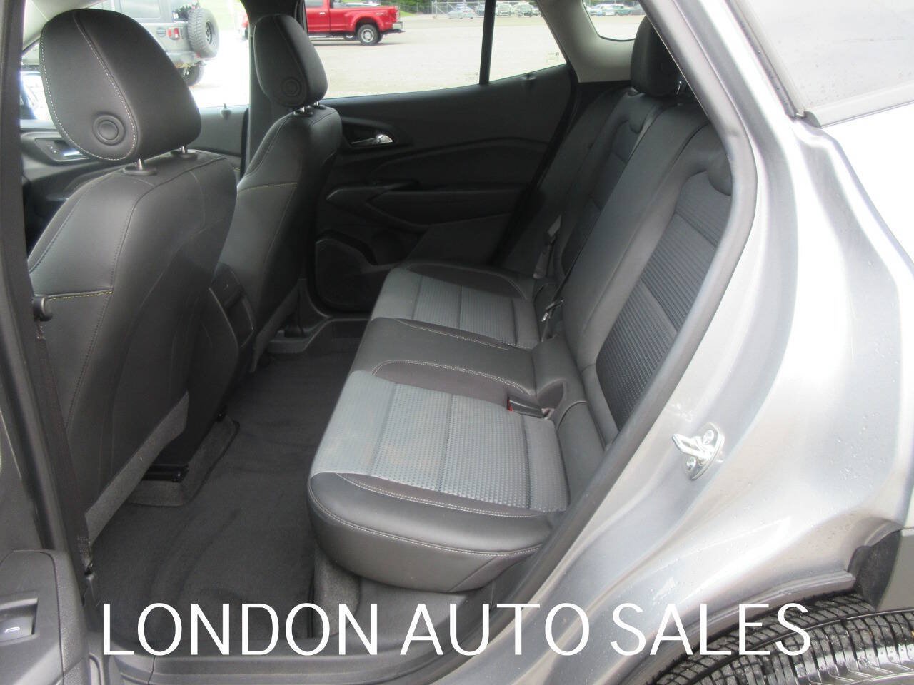 Used 2026 Chevrolet Trax LT FWD image 14
