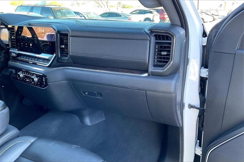 Used 2025 GMC Sierra 1500 SLT image 16