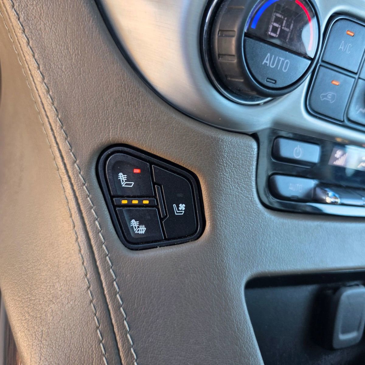 Used 2018 GMC Yukon SLT w/ Premium Edition AWD/4WD image 20