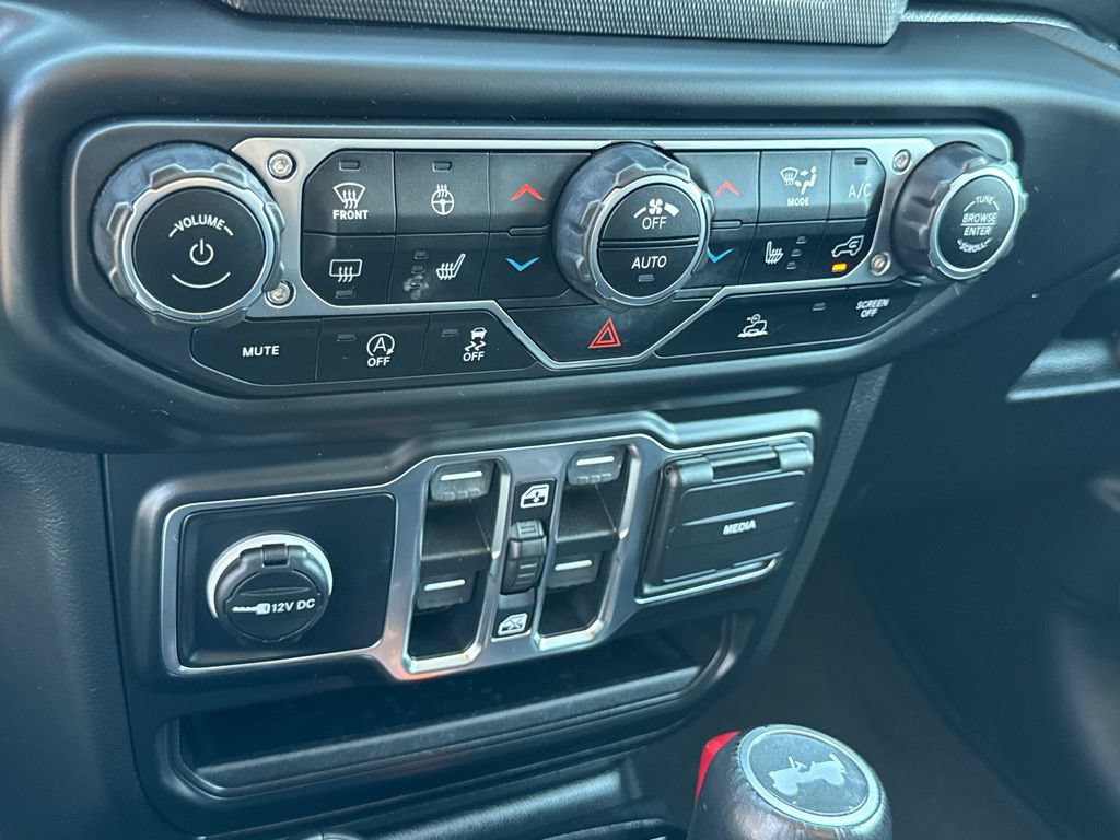 Used 2021 Jeep Wrangler Unlimited Sahara w/ Cold Weather Group AWD/4WD image 30