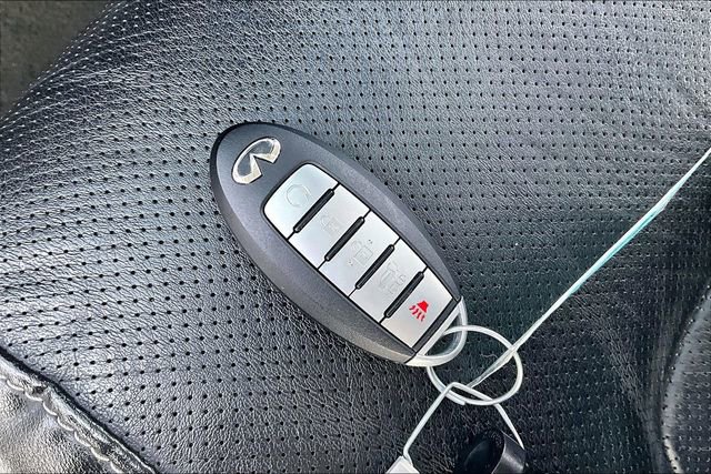 Used 2022 INFINITI QX80 Luxe w/ Cargo Package image 11