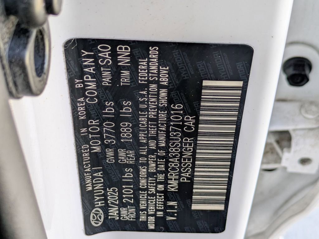 Used 2025 Hyundai Venue Limited FWD image 32