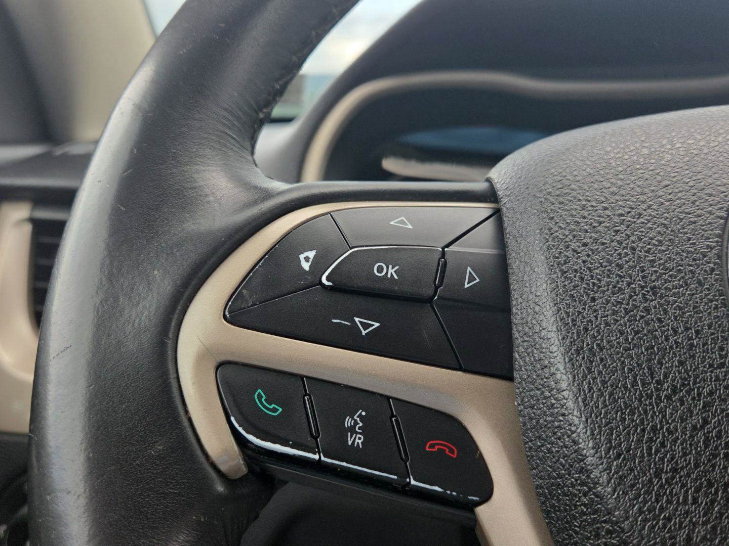 Used 2016 Jeep Cherokee Latitude AWD/4WD image 22