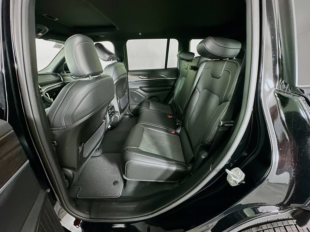 New 2026 Jeep Grand Cherokee Altitude AWD/4WD image 33