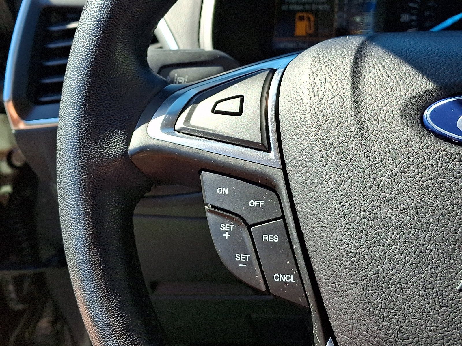 Used 2022 Ford Edge Titanium AWD/4WD image 22