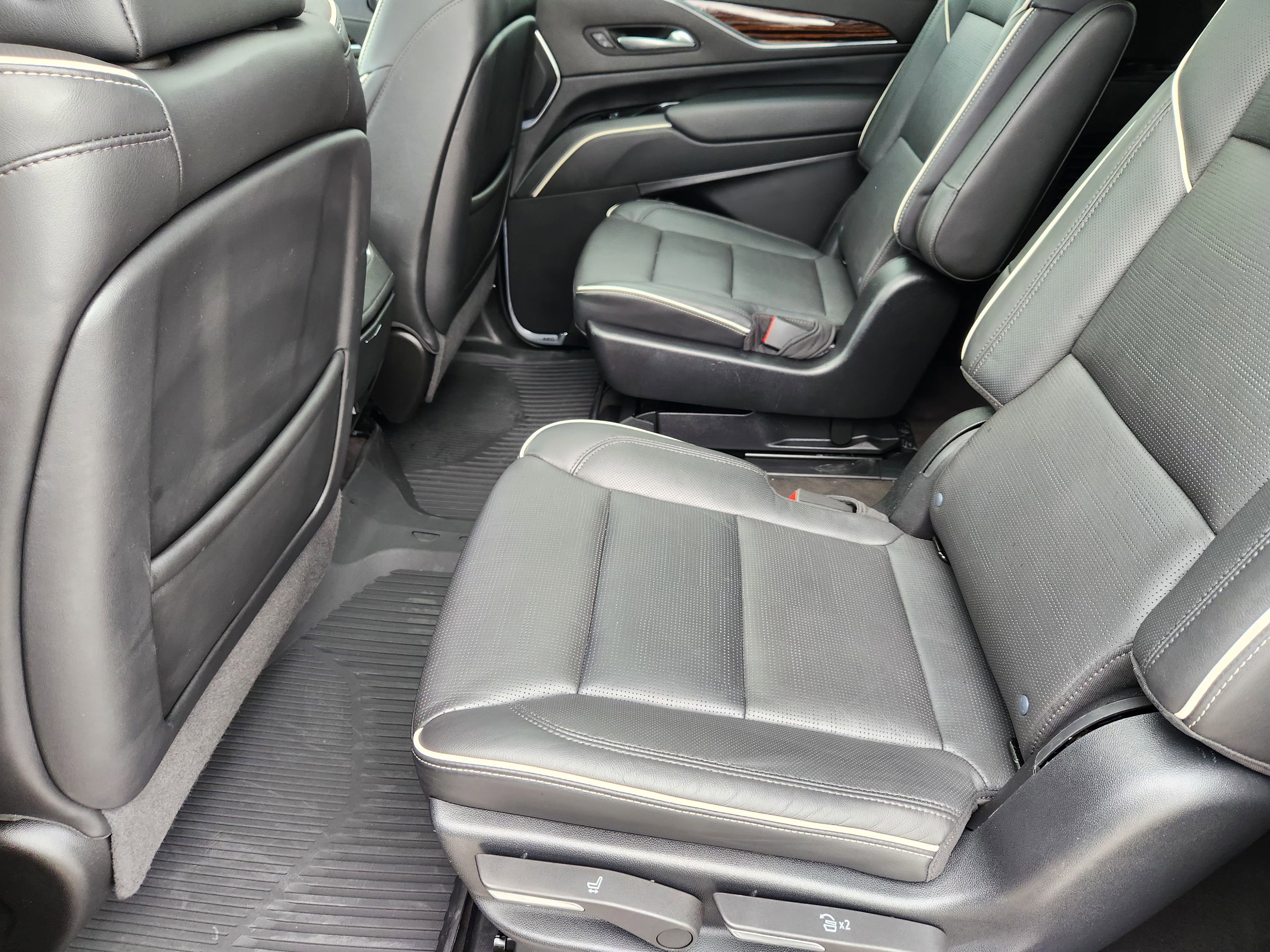 Used 2023 Cadillac Escalade ESV Premium Luxury AWD/4WD image 32