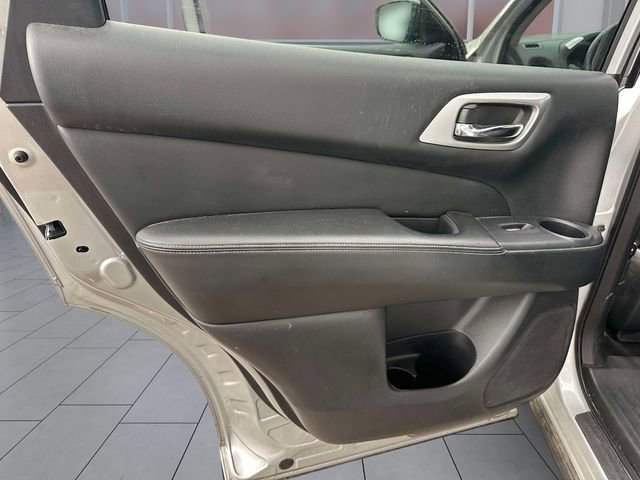 Used 2019 Nissan Pathfinder S image 16