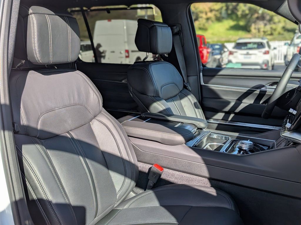 New 2026 Jeep Grand Wagoneer Summit image 44