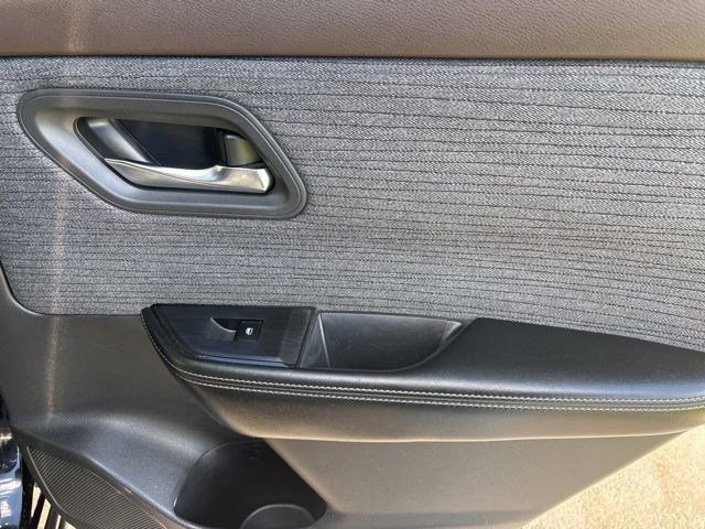 Used 2023 Nissan Rogue SV image 34