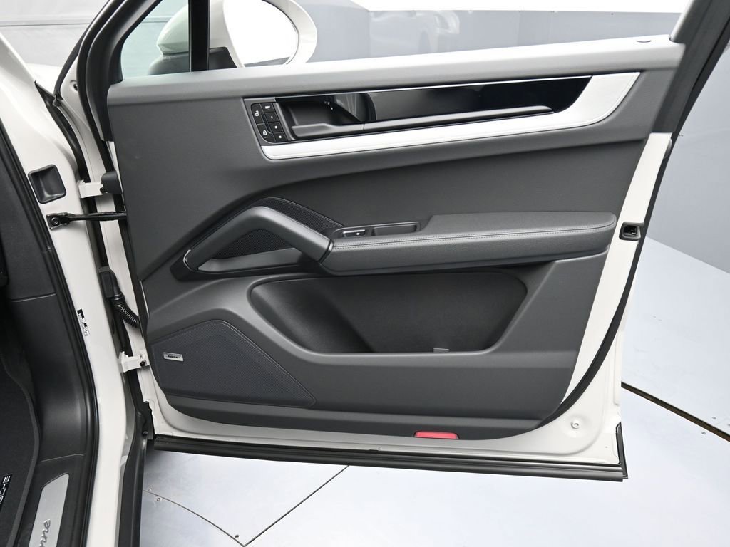 New 2026 Porsche Cayenne Coupe AWD/4WD image 29
