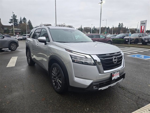 Used 2022 Nissan Pathfinder SL w/ SL Premium Package image 4