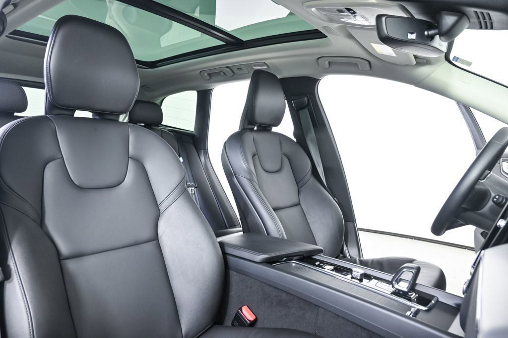 Certified 2024 Volvo XC60 B5 Core w/ Protection Package Premier AWD/4WD image 24