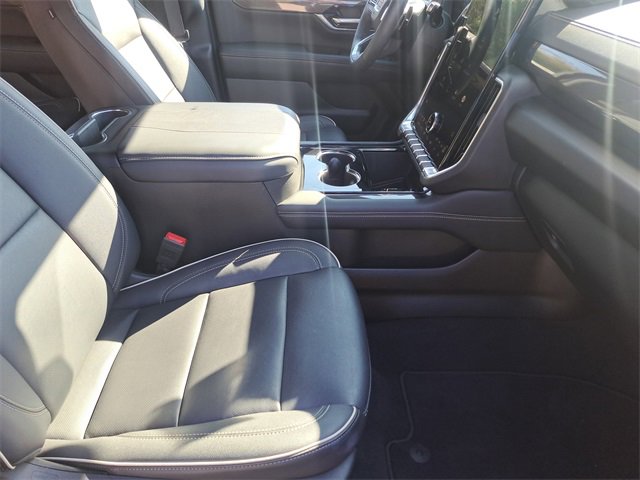 Used 2025 GMC Yukon XL Elevation image 24