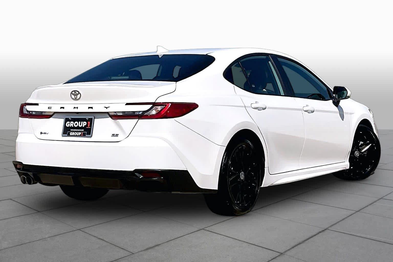 Used 2025 Toyota Camry SE FWD image 15