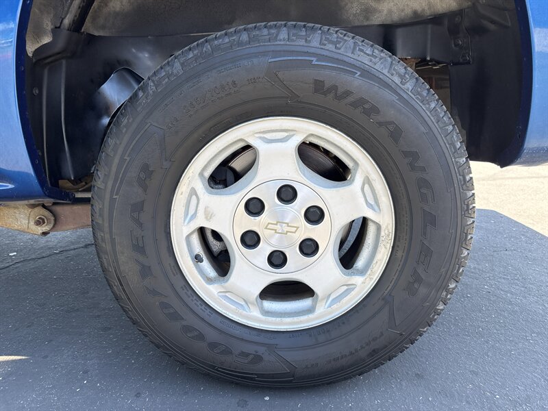 Used 2004 Chevrolet Avalanche 2WD image 19