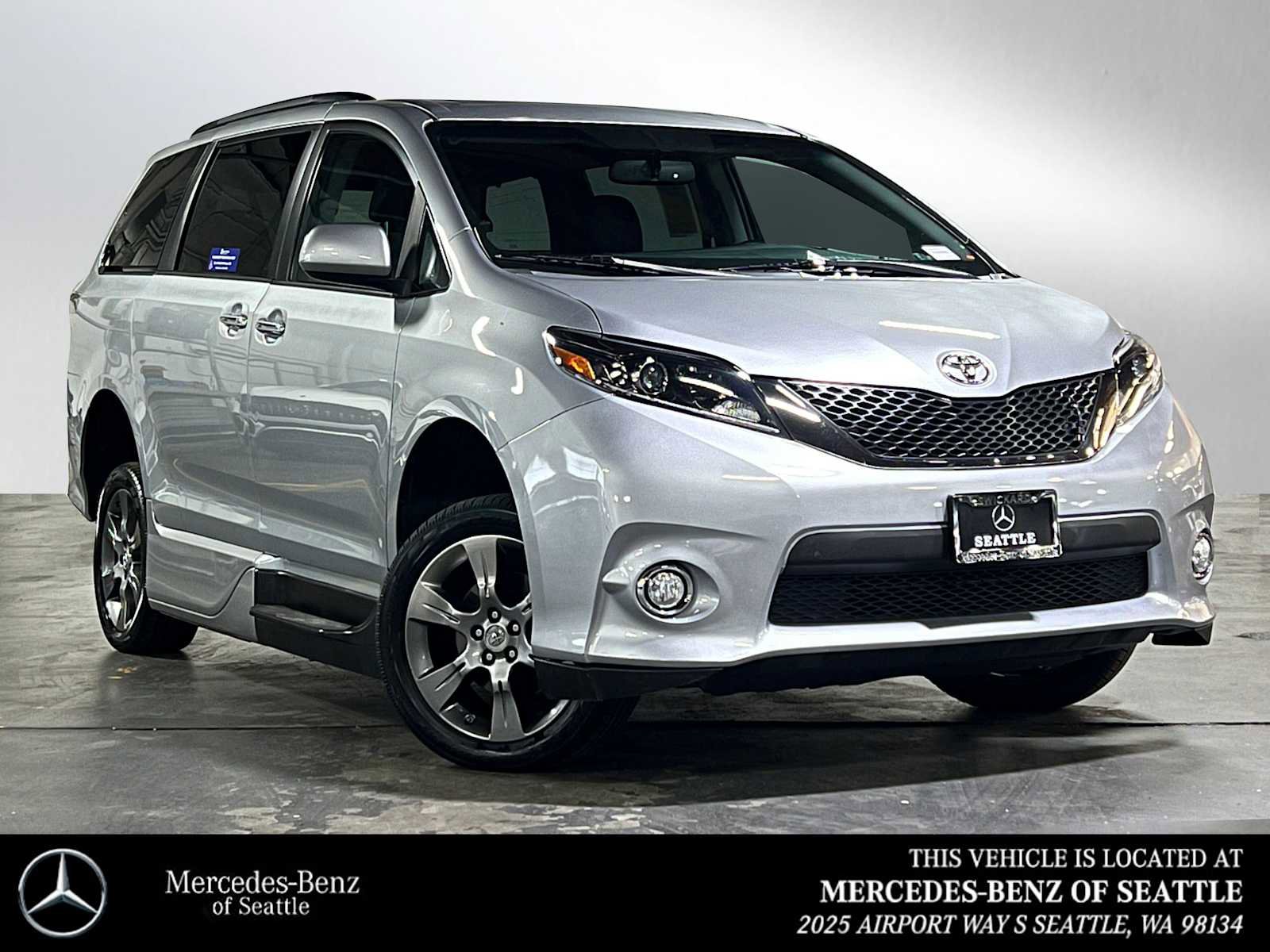 Used 2015 Toyota Sienna SE w/ SE Preferred Package image 1