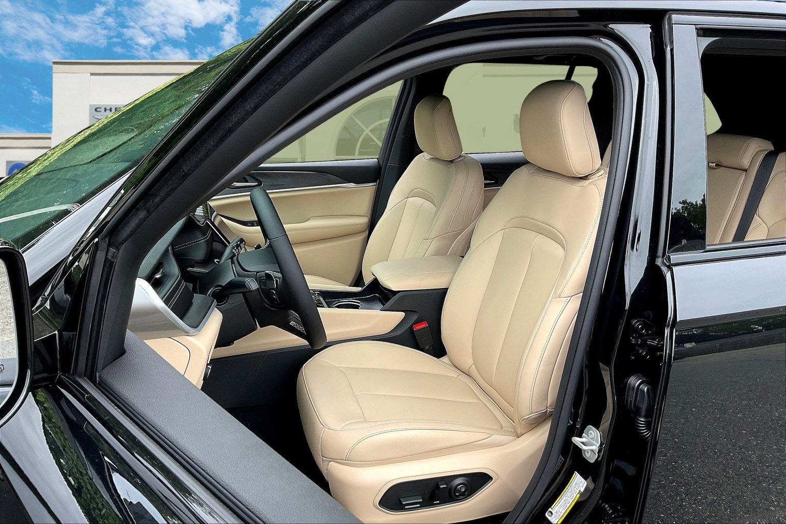 New 2025 Jeep Grand Cherokee Limited image 9