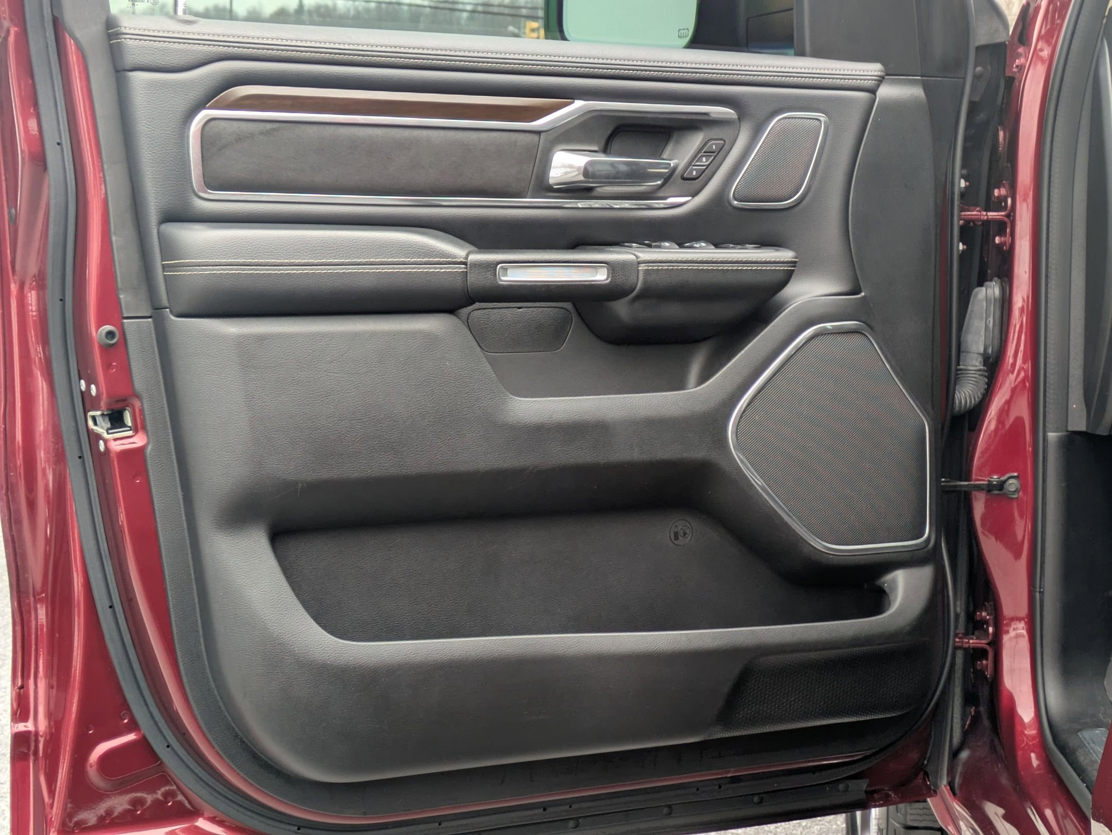 Used 2021 RAM 1500 Laramie image 11