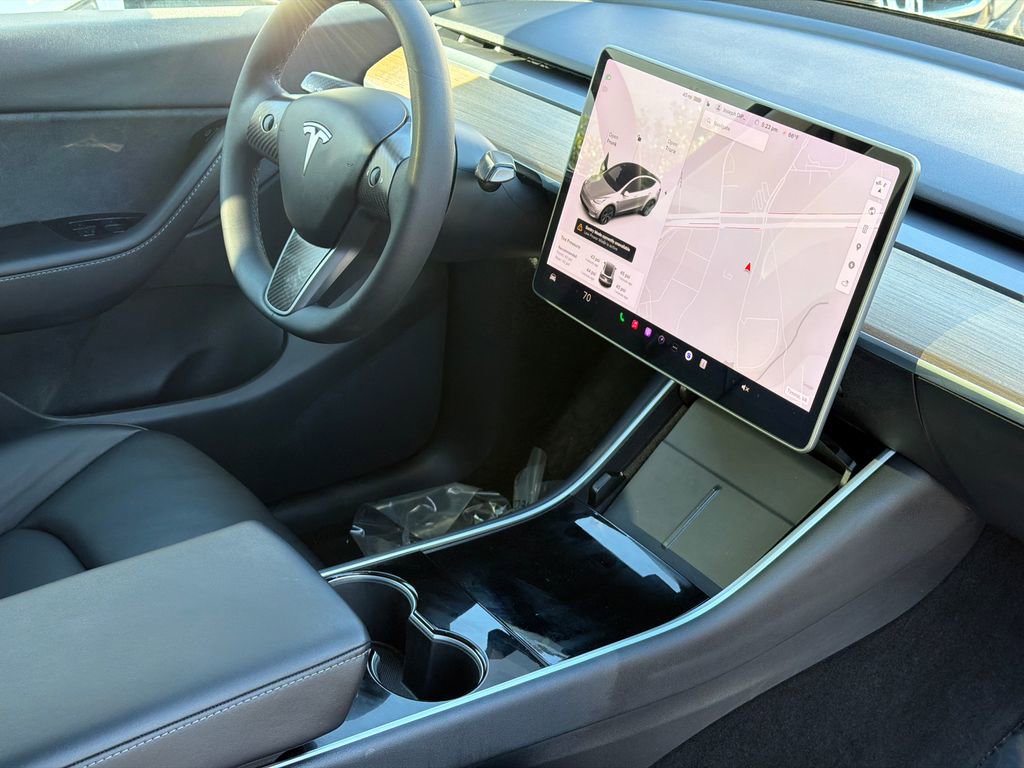 Used 2021 Tesla Model Y Long Range image 11