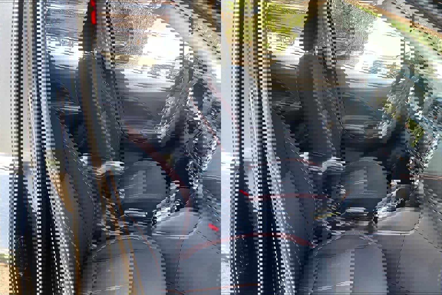 Used 2021 Nissan Versa SR w/ Convenience Package image 9