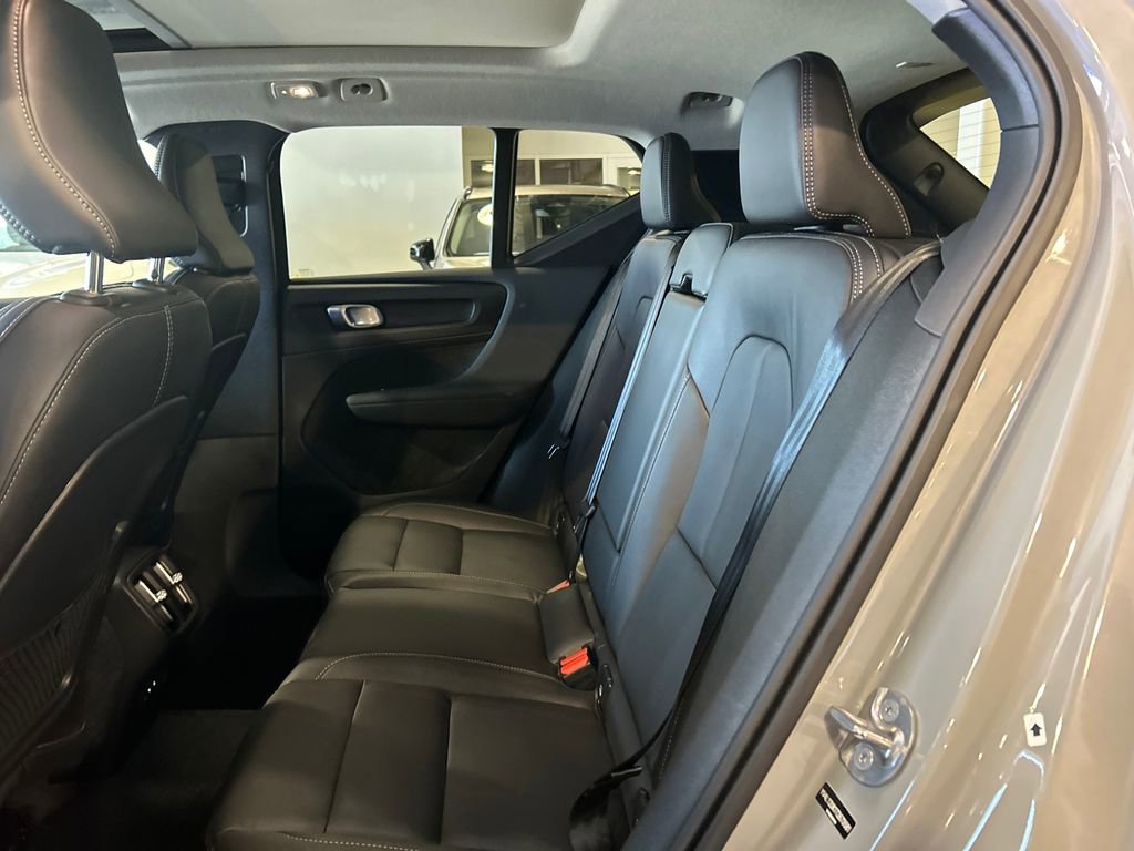Used 2026 Volvo XC40 B5 Core w/ Climate Package image 22