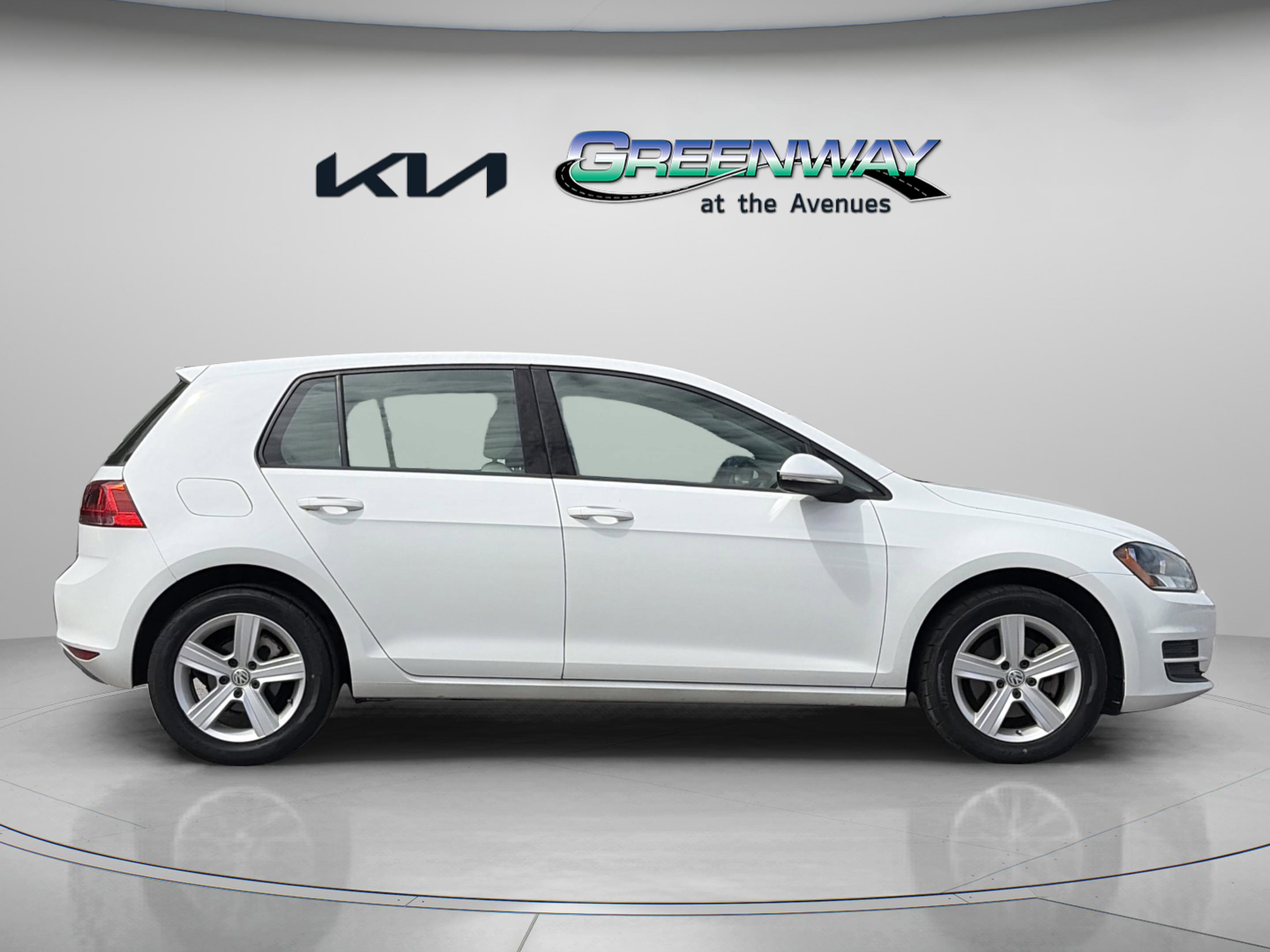 Used 2015 Volkswagen Golf TDI S image 7